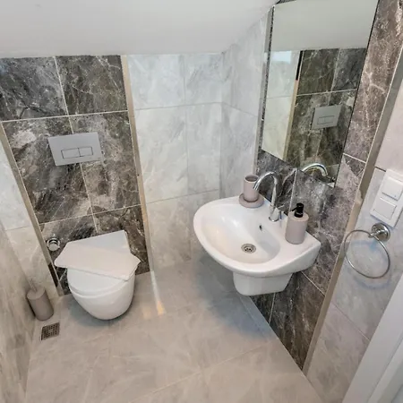 Villa Leona - 5 Bedroom In